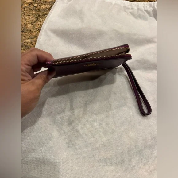 Kate Spade Lucy Small L-zip Wristlet  Raspberry Metallic Leather NWT - Picture 3 of 7